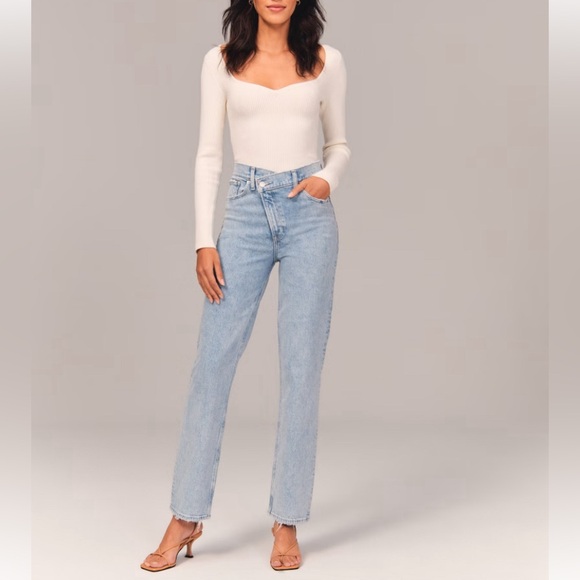 Abercrombie & Fitch The 90’s Straight Ultra High Rise Jeans 24 - Picture 4 of 14